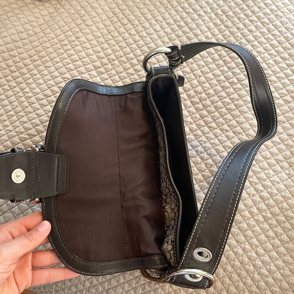 Brown Coach bag with belt buckle. - Picture 4 of 4